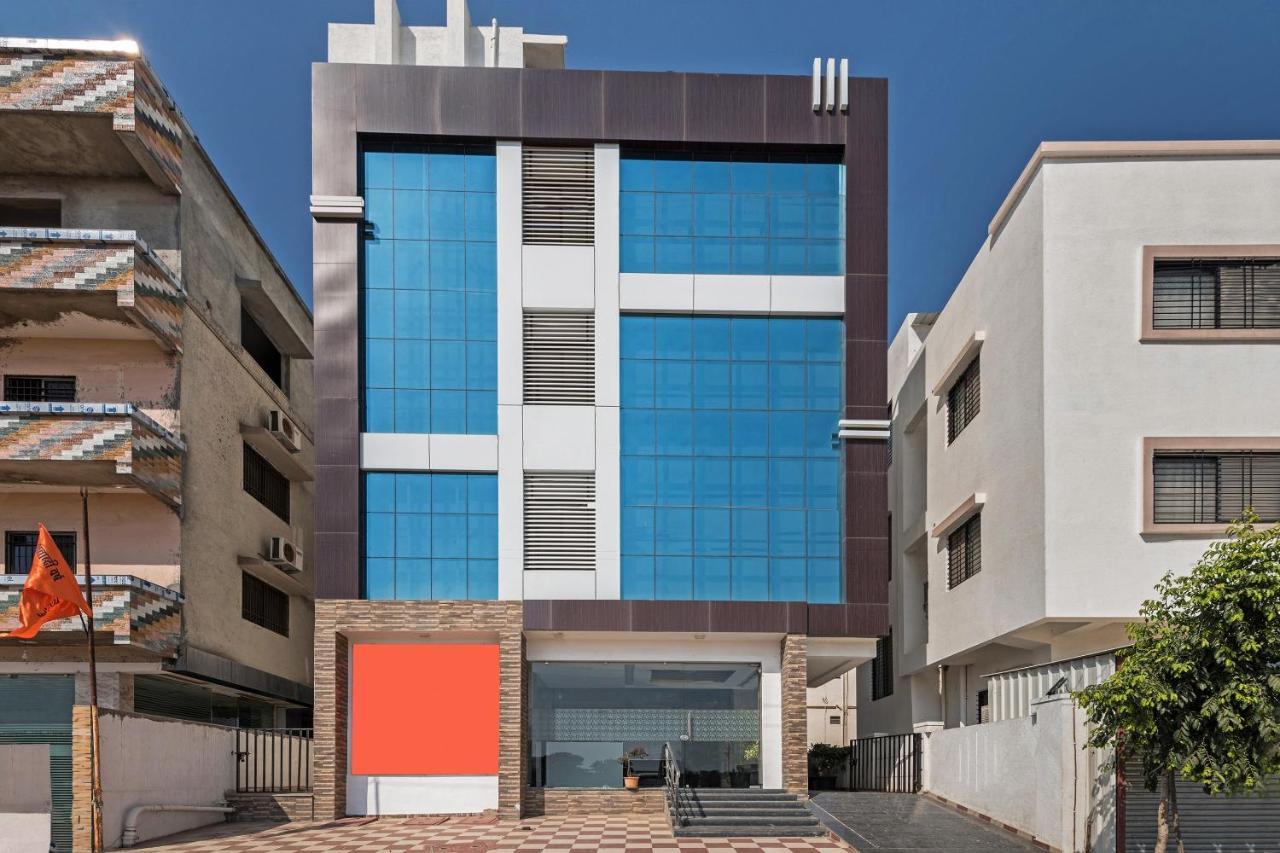 Oyo Flagship 19196 Shree Sai Niladri Residency Ширди Екстериор снимка
